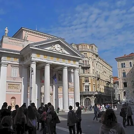 Unica Nel Cuore Storico Di Trieste